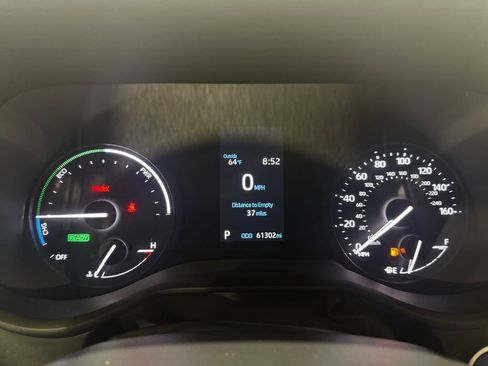 Used 2023 Toyota Sienna XLE image 7