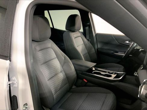 Used 2026 Chevrolet Equinox LT FWD image 8
