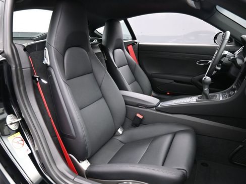 Used 2025 Porsche 718 Cayman image 26