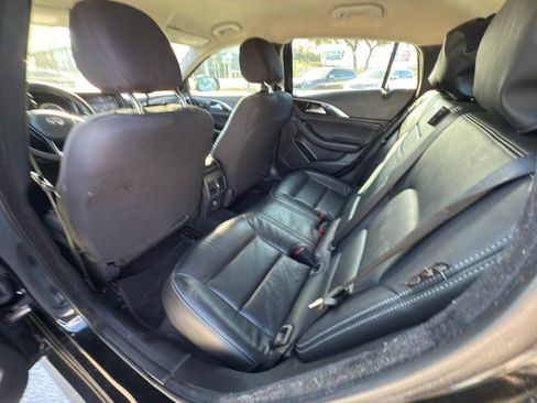 Used 2017 INFINITI QX30 AWD image 10