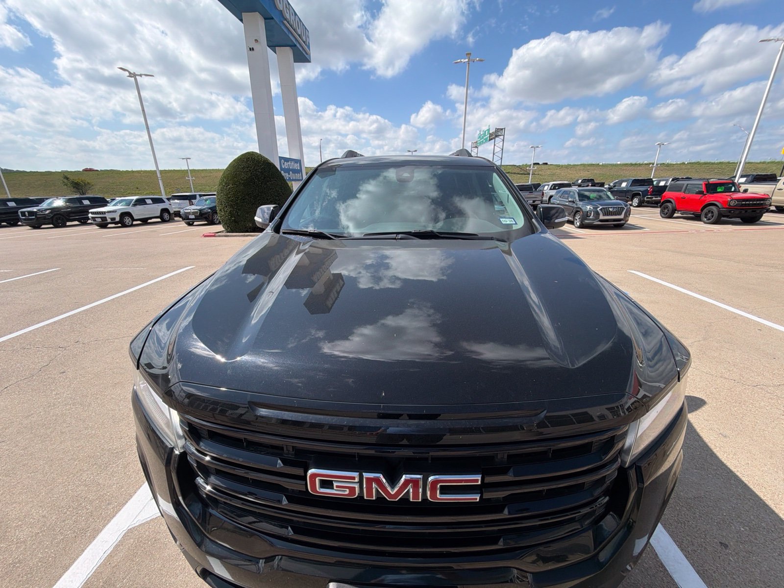 Used 2023 GMC Acadia SLT w/ Elevation Edition FWD image 2