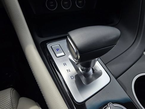 Used 2023 Genesis G70 2.0T RWD image 17