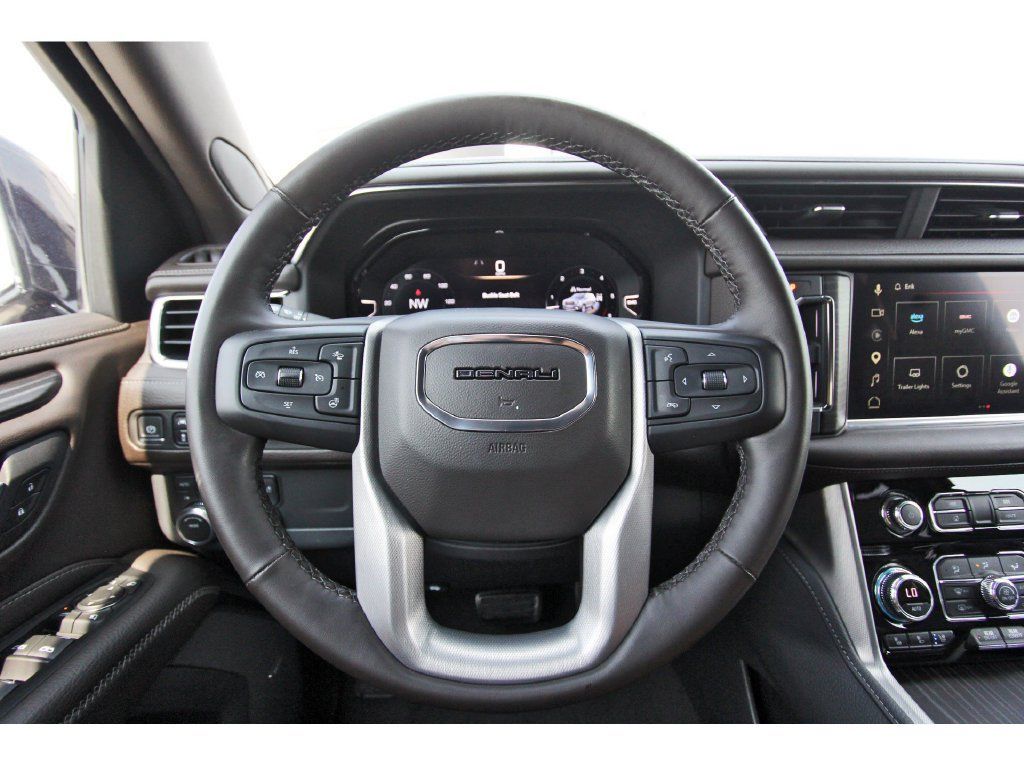 Used 2023 GMC Yukon Denali AWD/4WD image 15