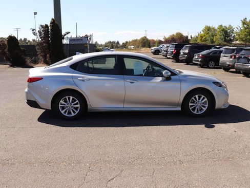 Used 2025 Toyota Camry LE FWD image 4