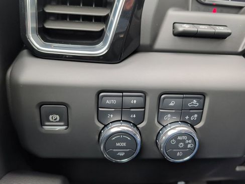 Used 2025 GMC Sierra 3500 Denali w/ Denali Reserve Package image 28