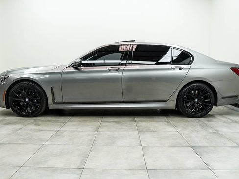 Used 2022 BMW 750i xDrive w/ Luxury Rear Seating Package AWD/4WD image 9