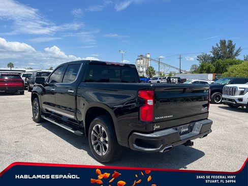 Used 2022 Chevrolet Silverado 1500 High Country w/ Z71 Off-Road Package AWD/4WD image 7