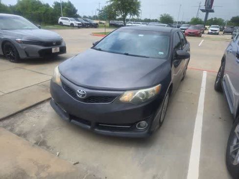 Used 2013 Toyota Camry SE FWD image 1