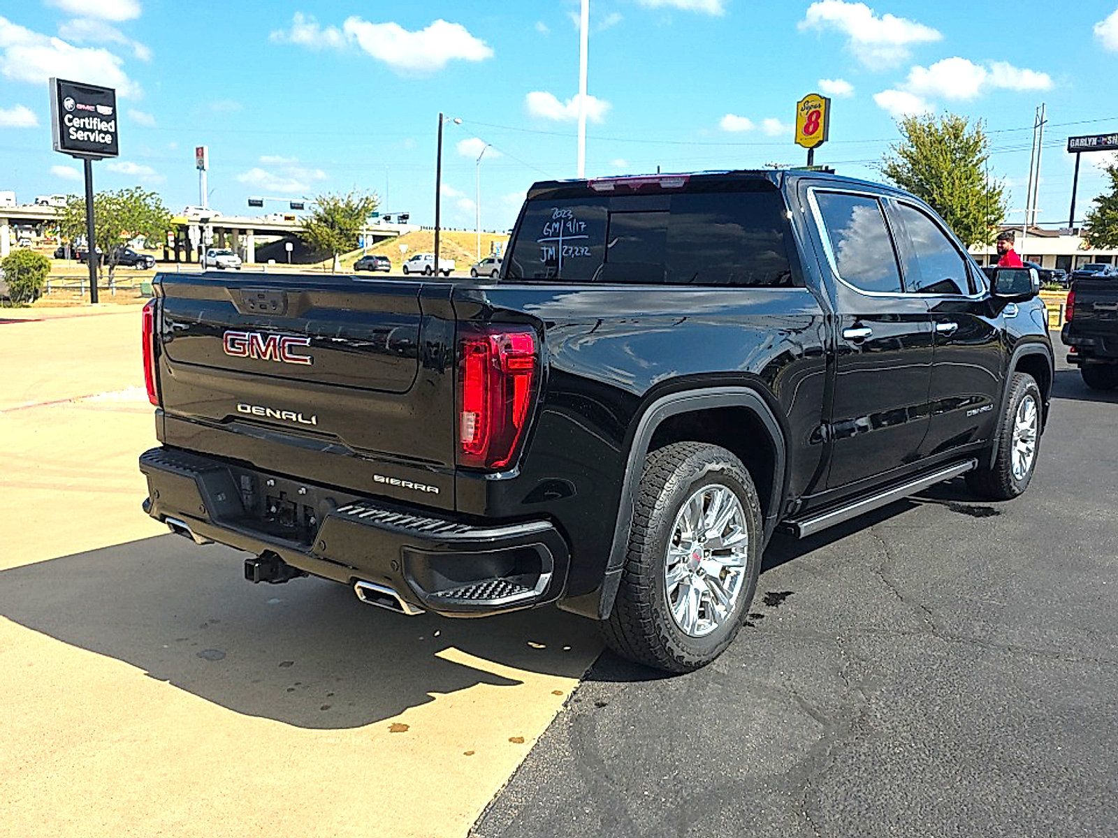 Used 2023 GMC Sierra 1500 Denali AWD/4WD image 9
