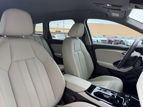 Used 2025 Audi Q6 e-tron Premium RWD image 43