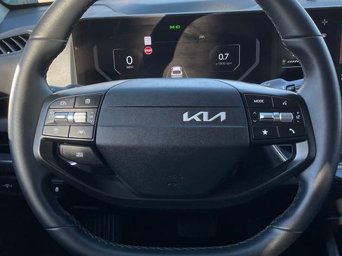 Used 2025 Kia K4 EX image 12