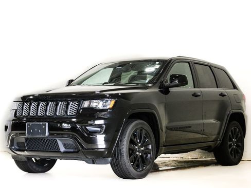 Used 2020 Jeep Grand Cherokee Altitude AWD/4WD image 3