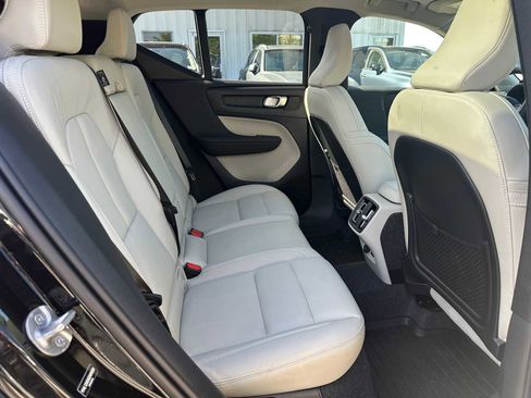 Used 2025 Volvo XC40 B5 Plus w/ Protection Package Premier AWD/4WD image 12