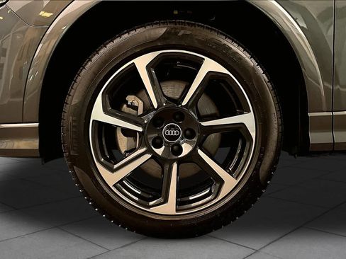 Certified 2025 Audi Q3 2.0T Premium Plus w/ Premium Plus Package AWD/4WD image 11