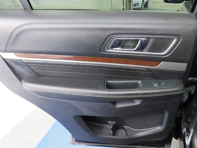 Used 2019 Ford Explorer Platinum AWD/4WD image 35