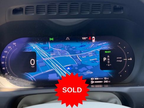 Certified 2025 Volvo XC90 T8 Plus AWD/4WD image 13