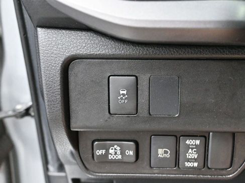 Used 2022 Toyota Tacoma TRD Off-Road w/ Technology Package AWD/4WD image 27
