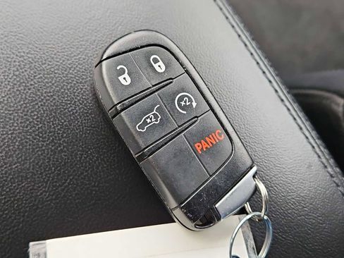 Used 2019 Jeep Grand Cherokee Altitude image 34