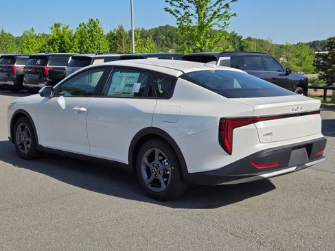 New 2026 Kia K4 LXS FWD image 5