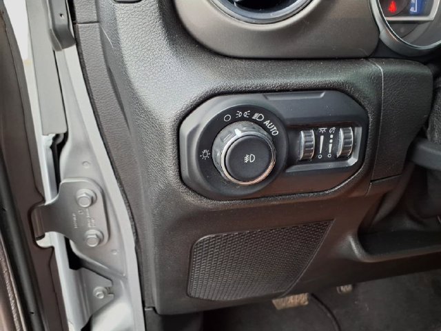 Used 2020 Jeep Wrangler Unlimited Sahara AWD/4WD image 28