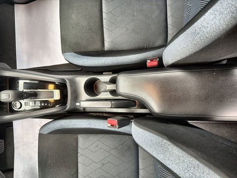 Used 2025 Nissan Versa SV FWD image 31
