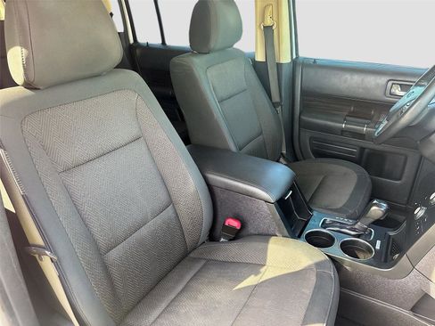Used 2017 Ford Flex SEL image 31