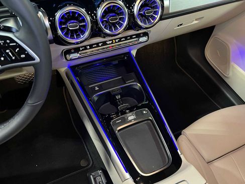 Used 2025 Mercedes-Benz GLB 250 image 28