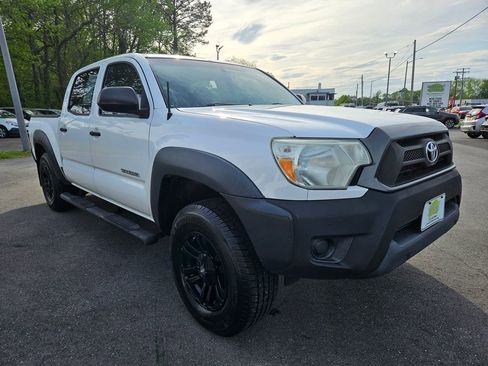 Used 2014 Toyota Tacoma 2WD Double Cab image 3