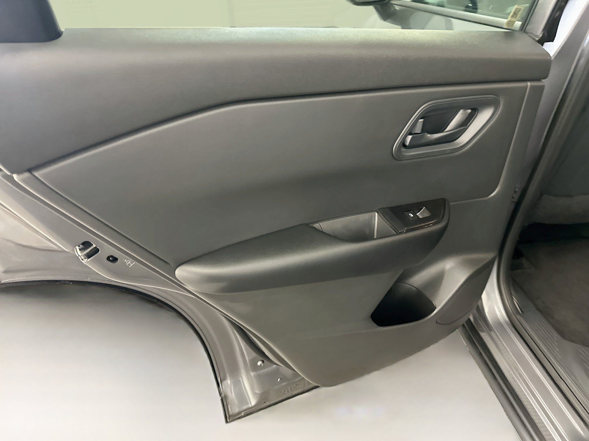 Used 2025 Nissan Rogue S AWD/4WD image 26