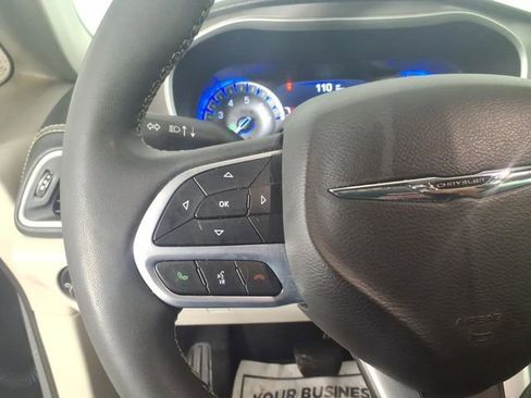 Used 2022 Chrysler Pacifica Touring-L AWD/4WD image 15
