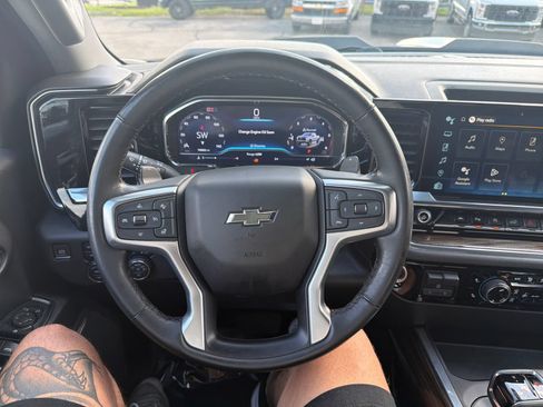 Used 2024 Chevrolet Silverado 1500 LT Trail Boss w/ LT Trail Boss Premium Package AWD/4WD image 16