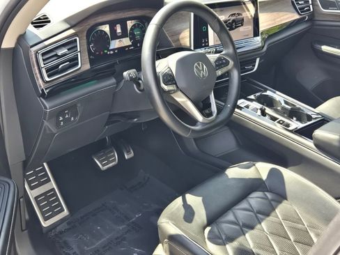 Certified 2024 Volkswagen Atlas SEL Premium R-Line image 11