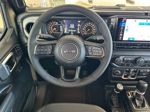 New 2026 Jeep Gladiator Sport AWD/4WD image 15