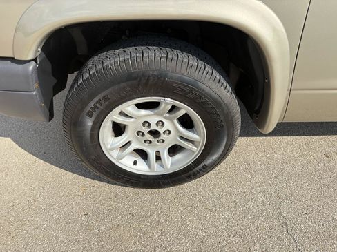 Used 2004 Dodge Dakota 2WD Club Cab w/ Tire & Handling Group image 7