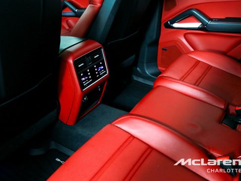 Used 2023 Porsche Cayenne Turbo S image 19