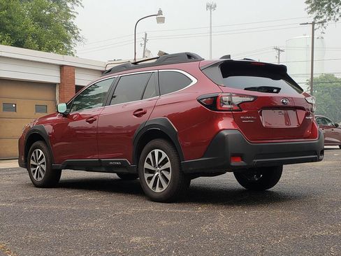 Used 2024 Subaru Outback Premium AWD/4WD image 3