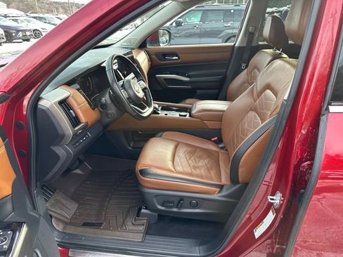 Used 2022 Nissan Pathfinder Platinum w/ Lighting Package (N93) image 9