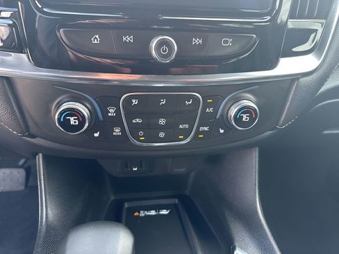 Used 2023 Chevrolet Traverse LT FWD image 20