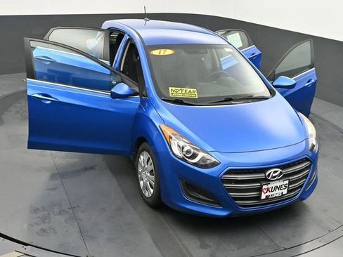 Used 2017 Hyundai Elantra GT image 55
