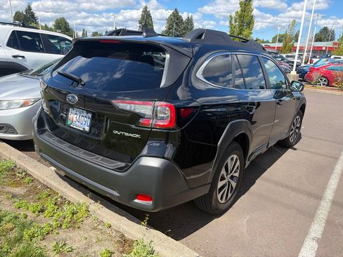 Used 2025 Subaru Outback Premium AWD/4WD image 2