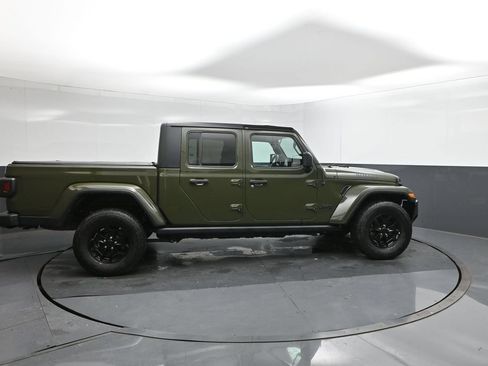 Used 2022 Jeep Gladiator Sport AWD/4WD image 11