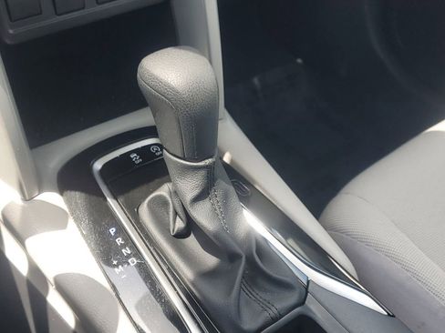 Used 2025 Toyota Corolla Cross L image 27