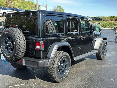 Used 2023 Jeep Wrangler Unlimited w/ Sun & Screen Package AWD/4WD image 8