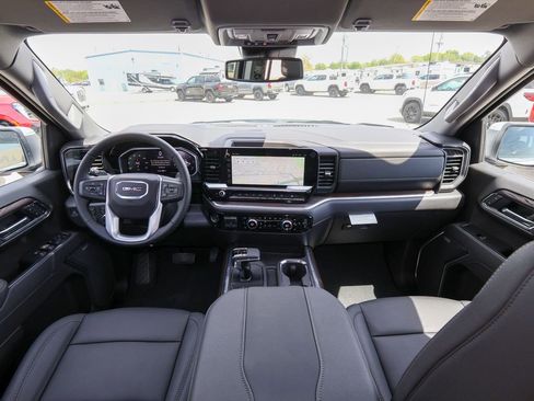 New 2026 GMC Sierra 1500 SLT image 11