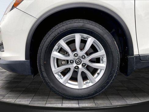 Used 2018 Nissan Rogue SV FWD image 11