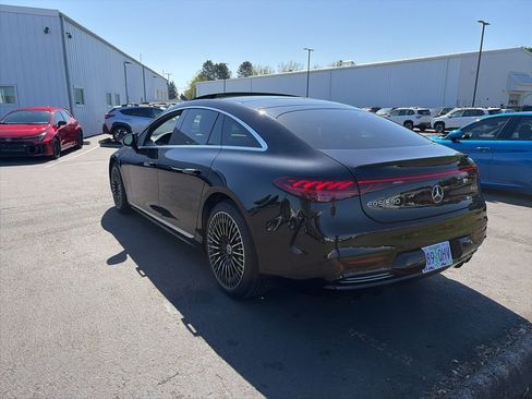Used 2022 Mercedes-Benz EQS 580 4MATIC Sedan image 3