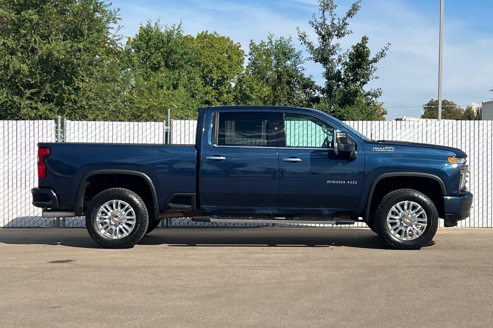 Used 2021 Chevrolet Silverado 2500 High Country w/ Z71 Off-Road Package AWD/4WD image 3