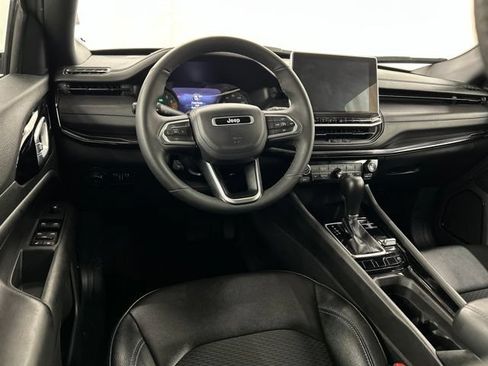 Used 2025 Jeep Compass Latitude w/ Convenience Group AWD/4WD image 21