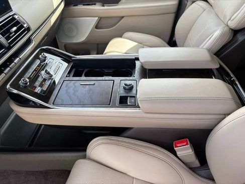 Used 2022 Lincoln Navigator L Reserve AWD/4WD image 20