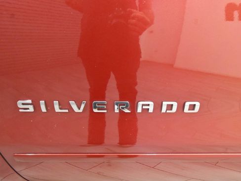 Used 2018 Chevrolet Silverado 1500 LT w/ All Star Edition image 13